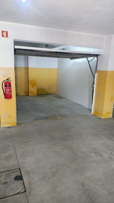 Arrecadação / box para arrendamento (14m2)