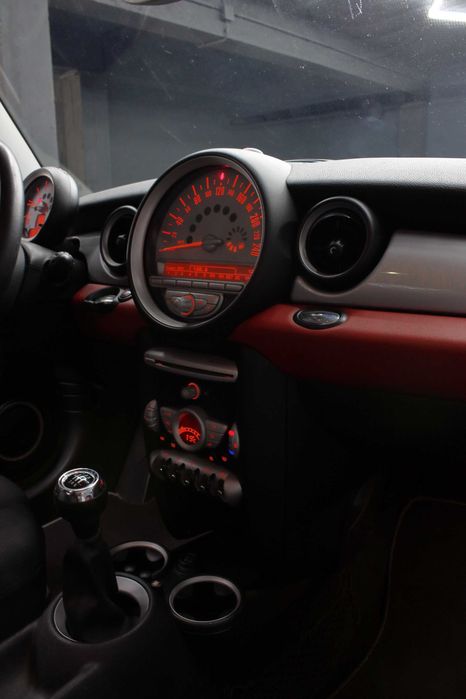 MINI Cooper D 1.6 110CV (139€/Mês)