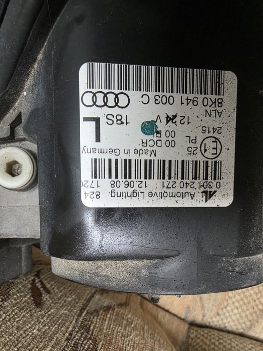 Audi a4b8  lampy przód prawa lewa komplet oryginalny 8K0941003C europa