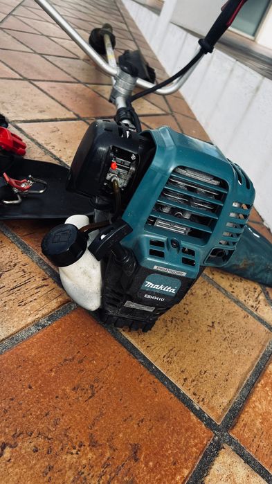 Máquina Roçadora Makita Gasolina 25,4 c.c 4Tempos