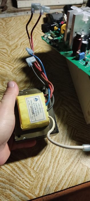 APC rs 800 безперебойник