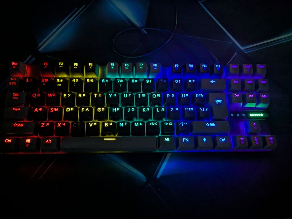 Механическая клавиатура с RGB-подсветкой + рус.роскладка