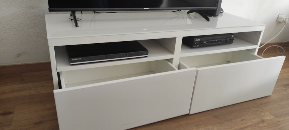 Móvel de apoio (televisão)