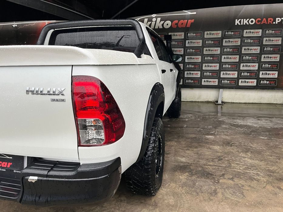 Toyota Hilux 2.4 D-4D 4WD CD Tracker