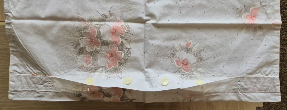 Komplet białej pościeli wzór kwiatowy PRL