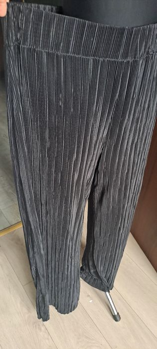 Eleganckie spodnie w prążki na wysoką osobę