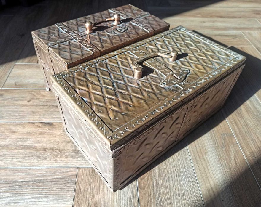 Dwie metalowe skrzynie / kufry (vintage)