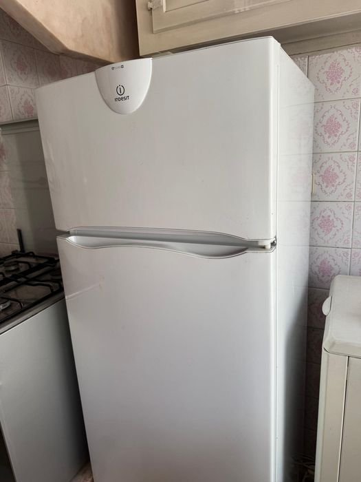 Frigorífico Indesit Branco com Congelador