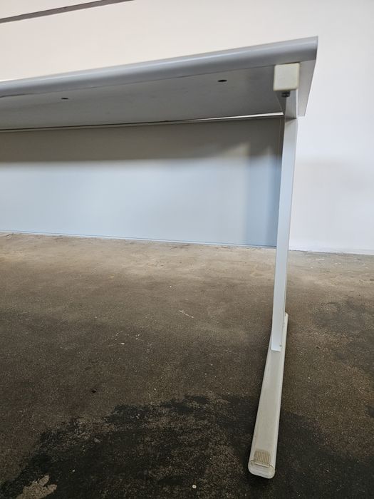 Secretária de Escritório Robusta 180x80 cm – Estrutura Metálica | Bom Estado