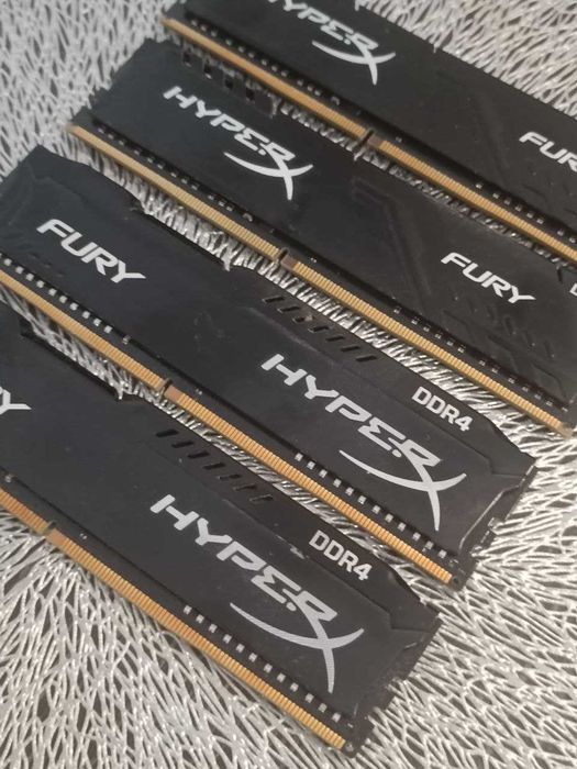 Vendo memória RAM HyperX Fury DDR4 de 32 GB (4×8 GB), 2666 MHz.