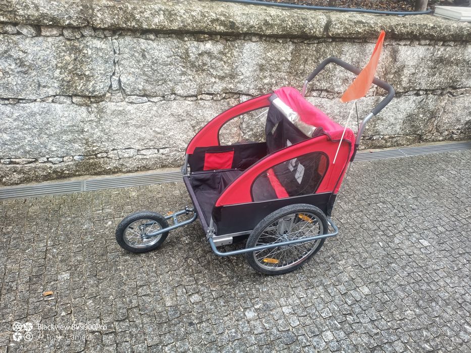 Bicicleta passeio com reboque de passeio