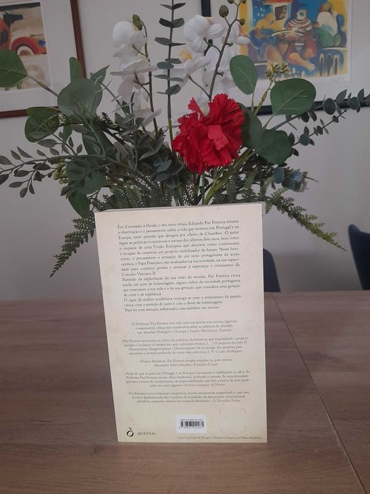 Encostados à Parede