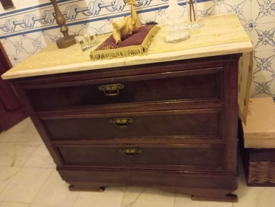 Cómoda vintage com pedra mármore