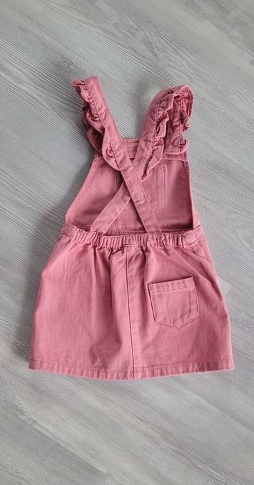 Sukienka jeansowa ogrodniczka 104