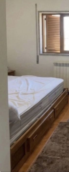 Vendo cama de solteiro com colchao novo, cama com 4 gavetoes embutidos