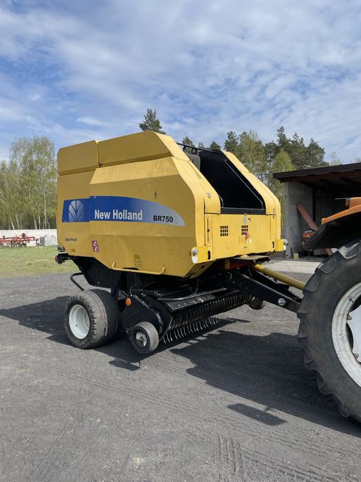 Prasa New Holland BR750a