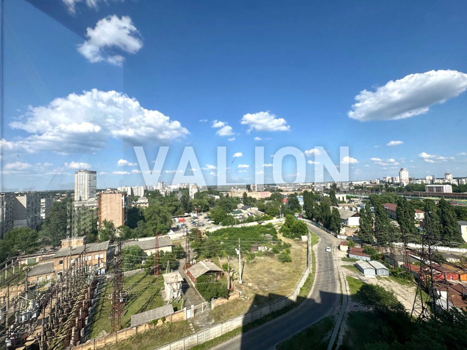 Продам 3-кімнатну квартиру з ремонтом вул.Хорольська 1,  Дарницький вокзал Дарницька(Ленінградська) пл