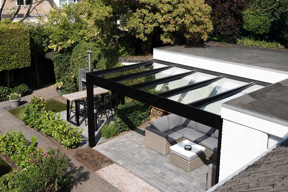 Pergola tarasowa ze szklanym dachem