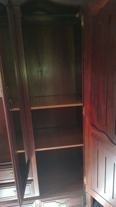 Roupeiro de mogno