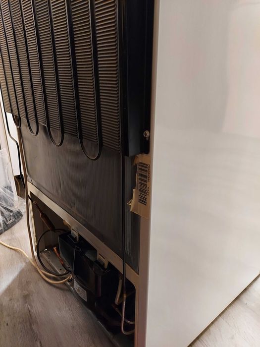 Frigorífico marca Indesit A+ em muito bom estado e a funcionar