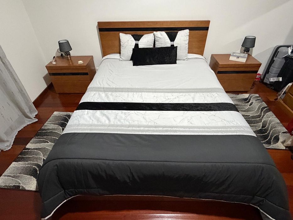 Quarto completo com secretária