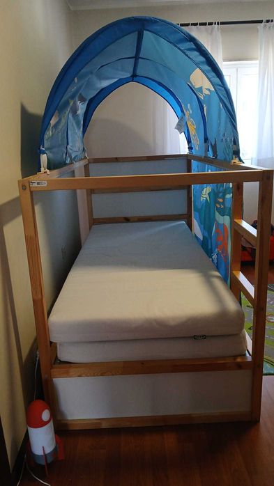 Cama Beliche Reversível IKEA KURA + Dossel Marinho + 2 Colchões (Excelente Estado)