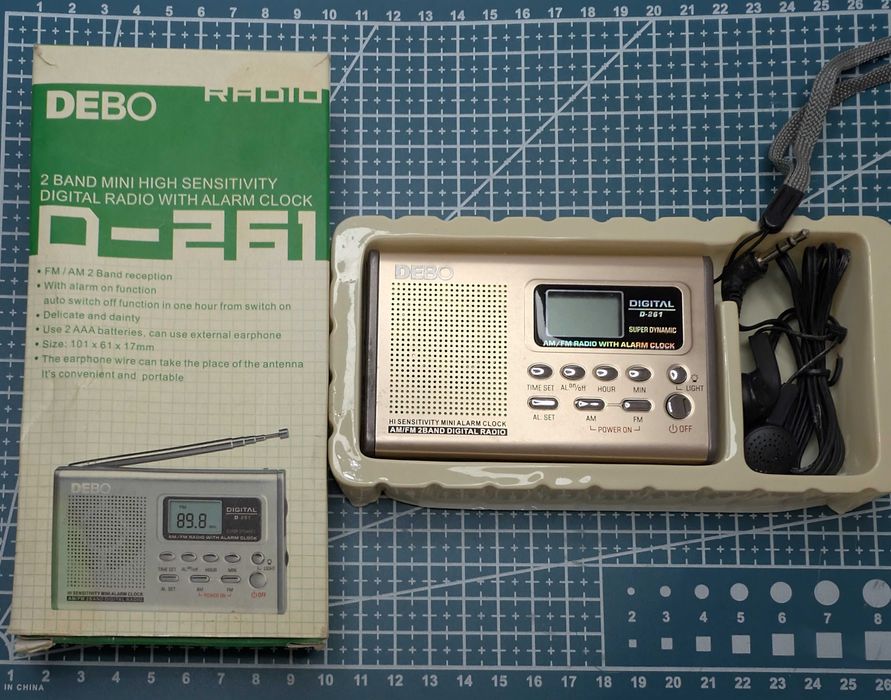 Mini Rádio DEBO com relógio e alarme [COMO NOVO]
