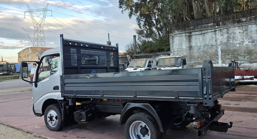 Toyota Dyna 2010, 150.000km basculante tri lateral ligeira