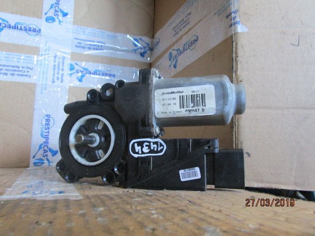 Motor vidro frente esquerdo NISSAN Navara Pick Up (D22)