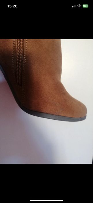 Botki zamszowe z frędzlami