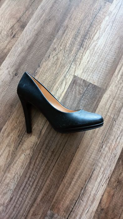 Pantofle damskie na obcasie za pare