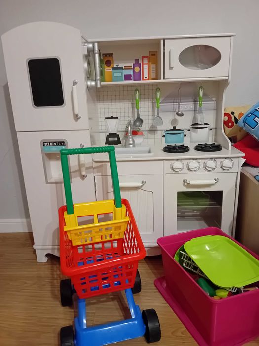 Kuchnia drewniana  dla dzieci plus akcesoria
