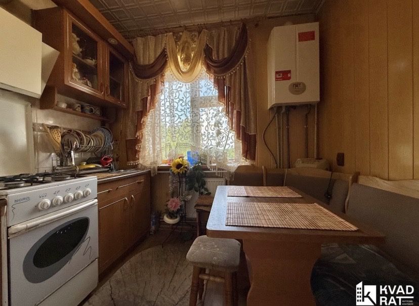 Продається світла 2 кімнатна квартира з індивідуальним опаленням