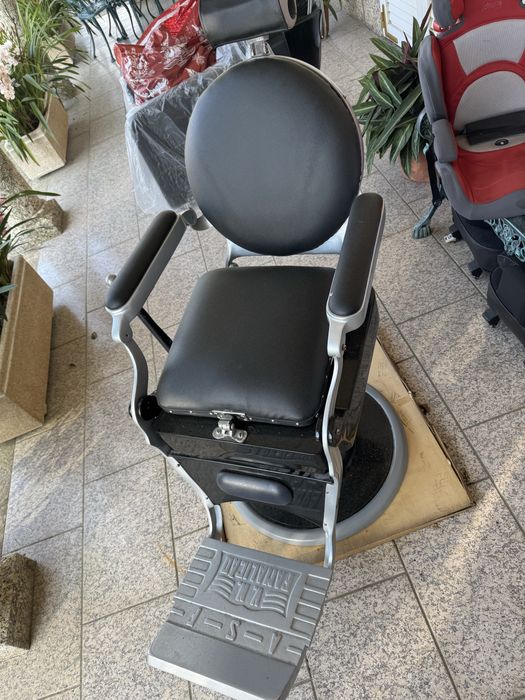 Cadeira de barbeiro antiga com hidraulico