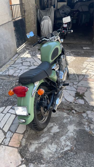 Triumph Thunderbird 900