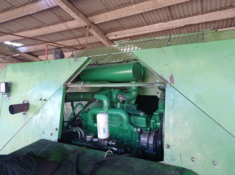 Комбайн John Deere 1075