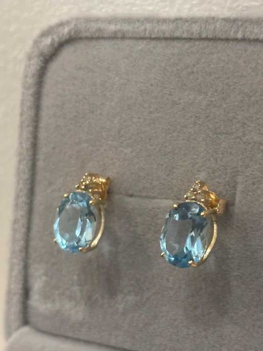 Brincos de topázio com 6 diamantes