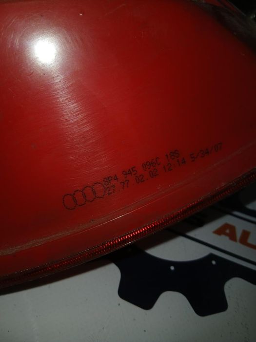 FAROLIM DIREITO PRATEADO AUDI A3 8P1 1.4TSI ANO: 2007