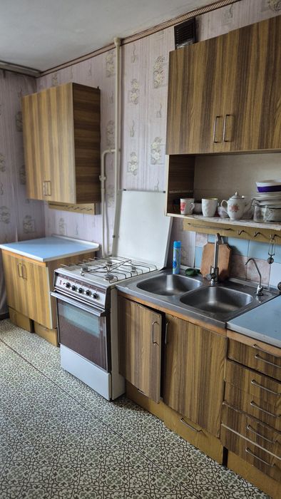 Продам 3-кімнатну квартиру в цегляному будинку, вул. Мазепи