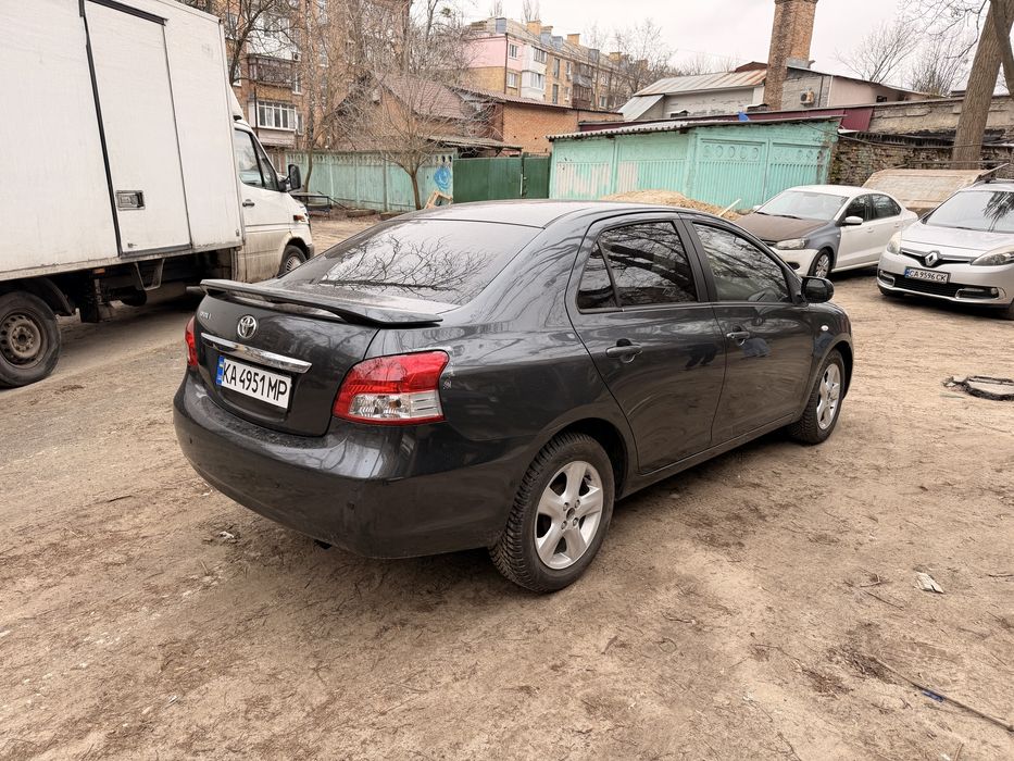 Продается авто Toyota YARIS