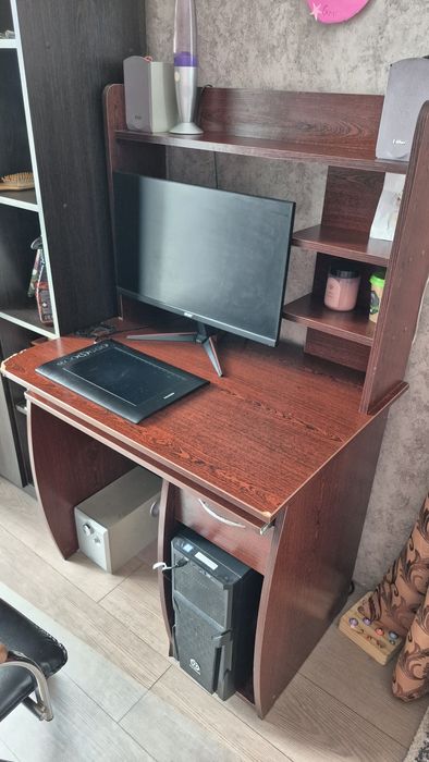 Продам компьютерный стол