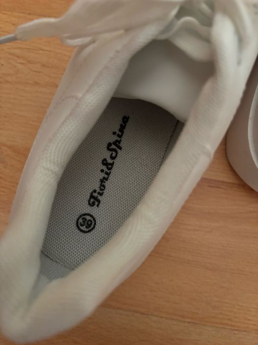 Białe buty damskie adidasy