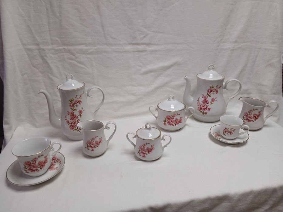 Serviço de Jantar, Chá e Café.  Porcelana fina Curtea de Arges