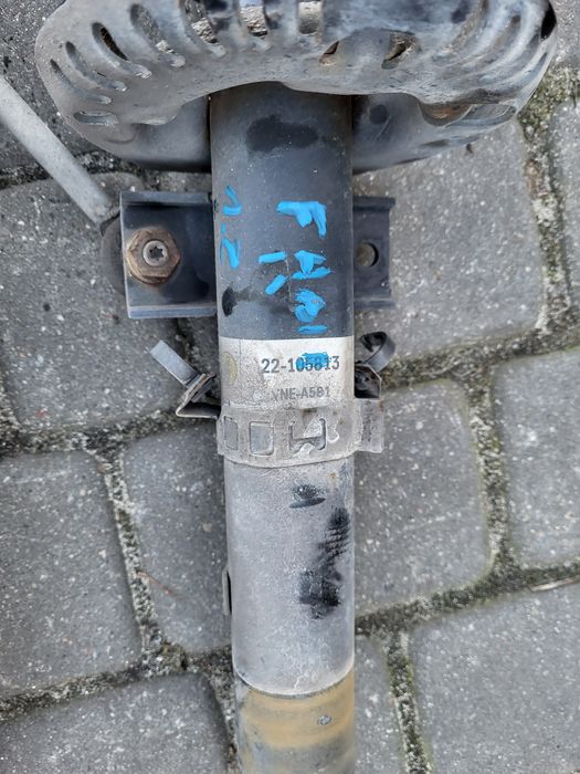 Amortyzatory przednie skoda fabia 2 z 09r 1.2 benzyna komplet