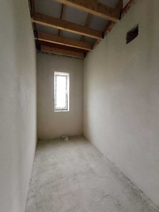 Продається одноповерховий особняк, з гаражем та власним подвірям