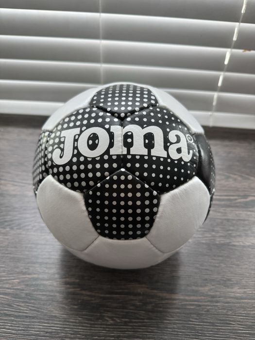 Футбольні м’ячі Joma