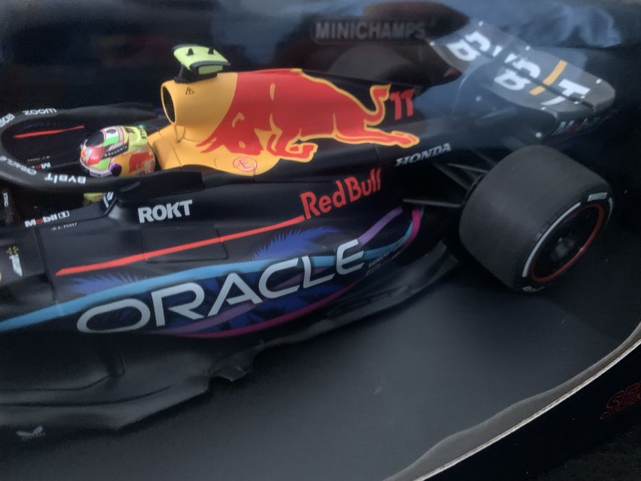 F1 minichamps 1:18 Red Bull RB19 Sergio Pérez