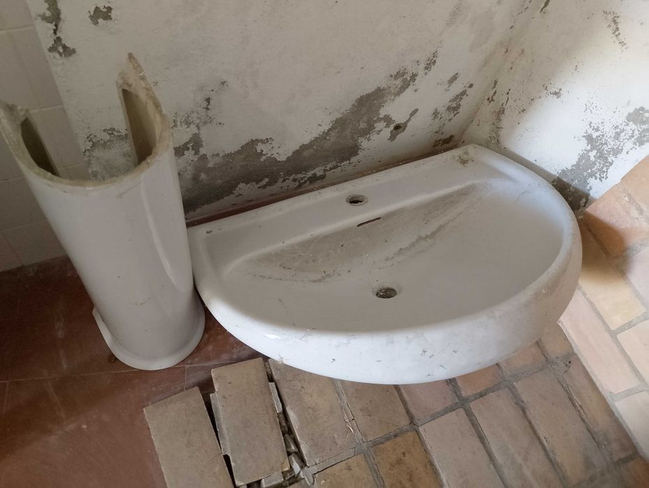 White Washbasin424393880225064961
