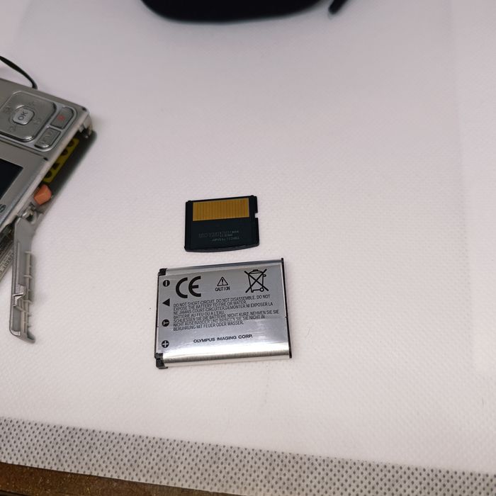 Câmara Fotográfica Digital Olympus FE-230 7.1MP Silver Testada