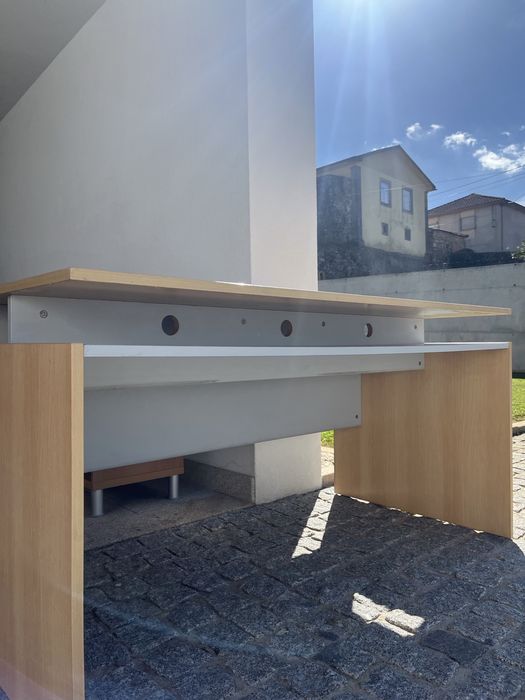 Secretária de madeira